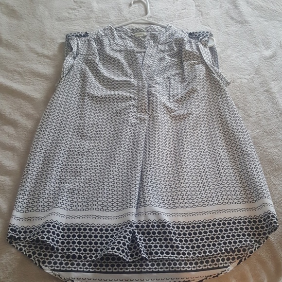 Black and White pattern sleeveless blouse - Picture 1 of 3